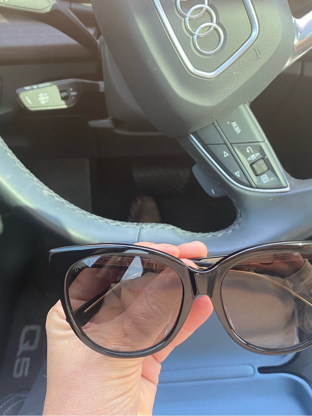 Gucci Black Gloss Cat-Eye Sunglasses with Brown Gradient Lenses